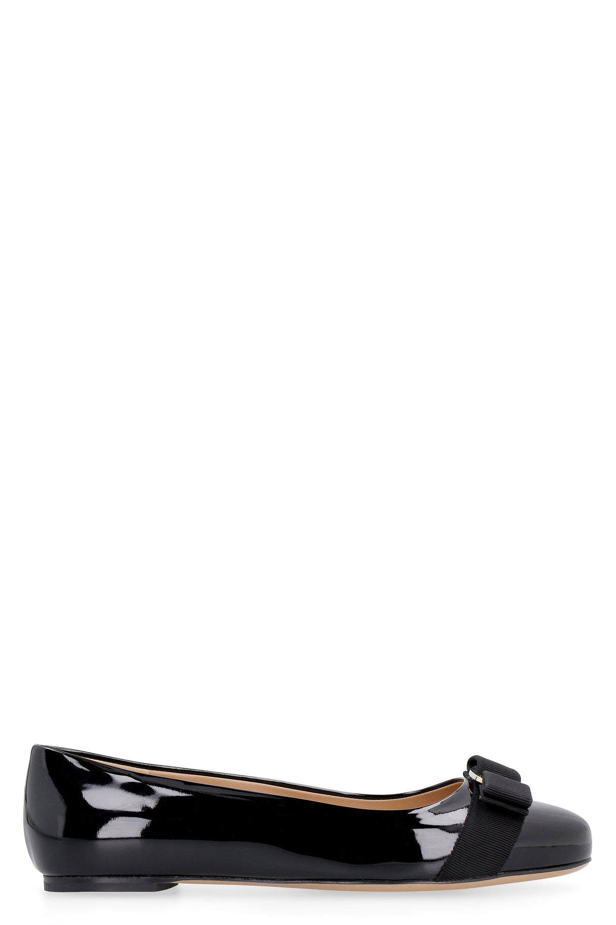 FERRAGAMO Classic Black Ballet Flats with Logo Plaque and Vara Bow Detail