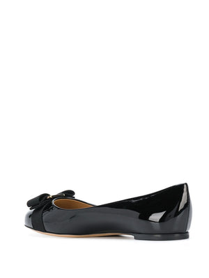 FERRAGAMO Elegant Leather Ballet Flats with Signature Bow Detail