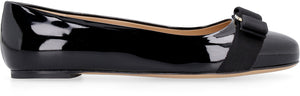 FERRAGAMO Classic Black Ballet Flats with Logo Plaque and Vara Bow Detail