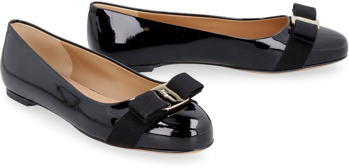 FERRAGAMO Classic Black Ballet Flats with Logo Plaque and Vara Bow Detail