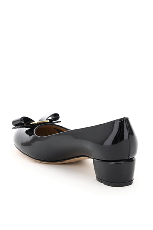 FERRAGAMO Elegant Black Patent Leather Pumps with Iconic Bow and Gold-Tone Logo Detail