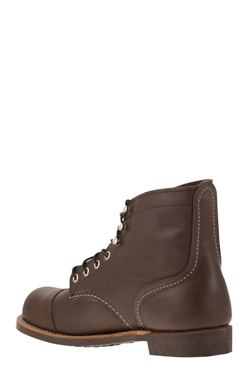 RED WING Brown Lace-Up Boots for Men with Vibram Sole and Metal Eyelets