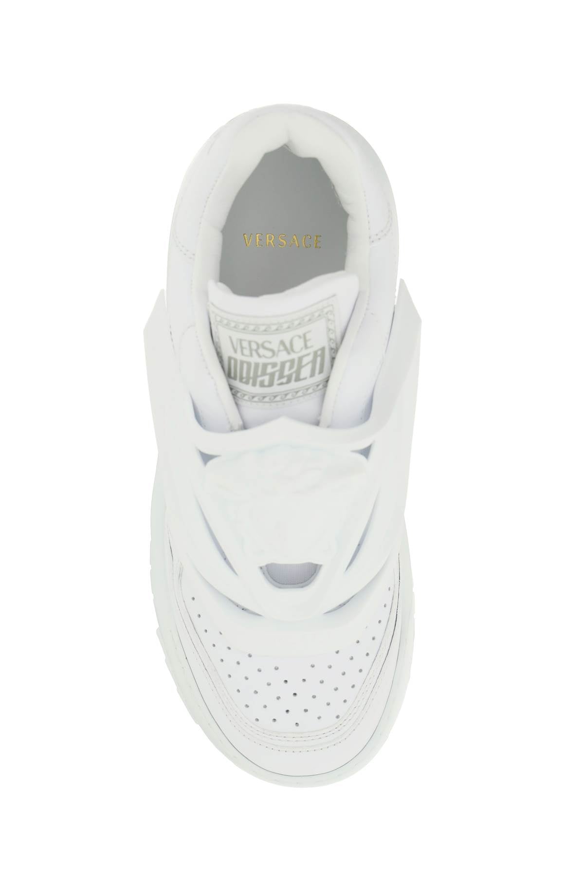 Giày Sneakers Trắng Da Bò đính Đinh Hình Medusa ba chiều từ Versace
