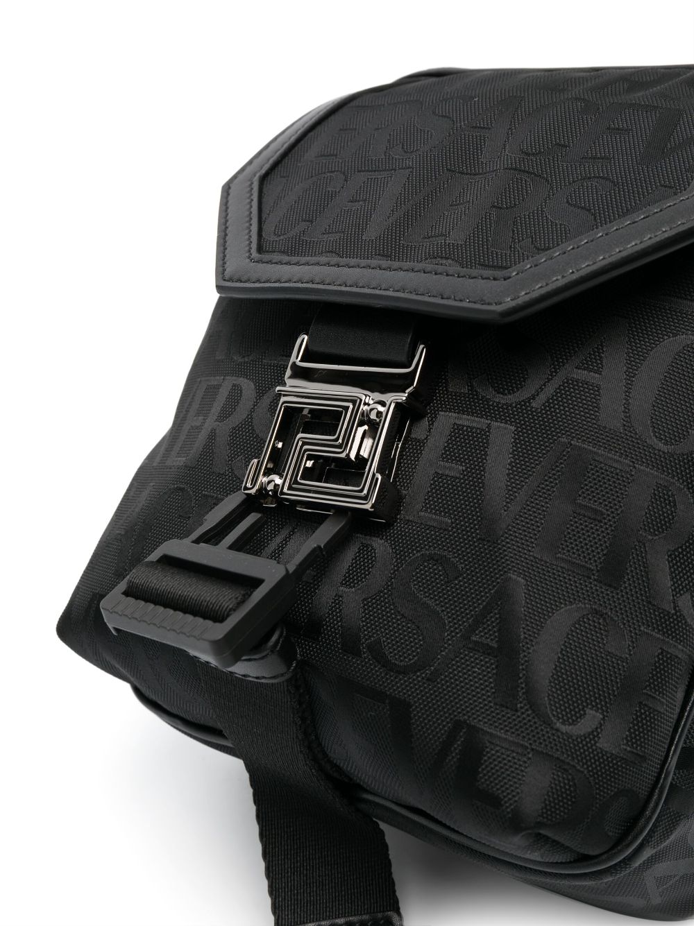 Túi đeo chéo đen với họa tiết logo cho nam