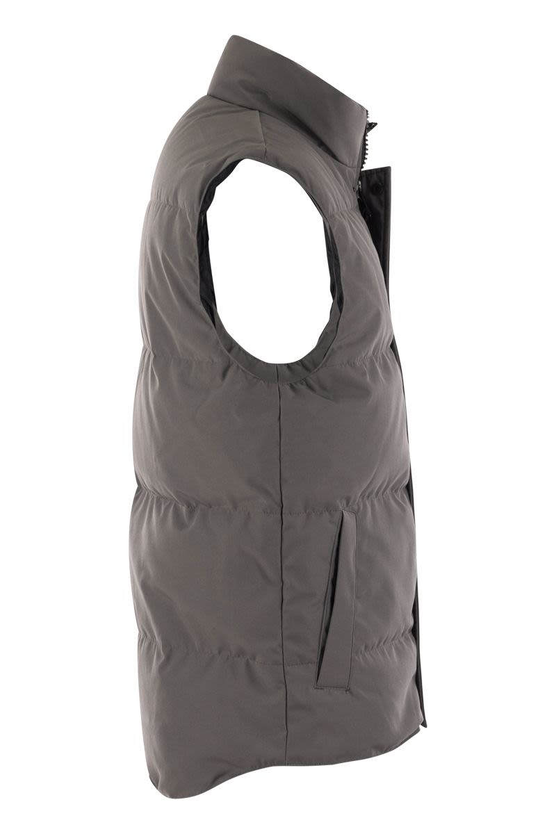 CANADA GOOSE Classic Quilted Sleeveless Jacket for Men - Face Unpredictable Weather Conditions