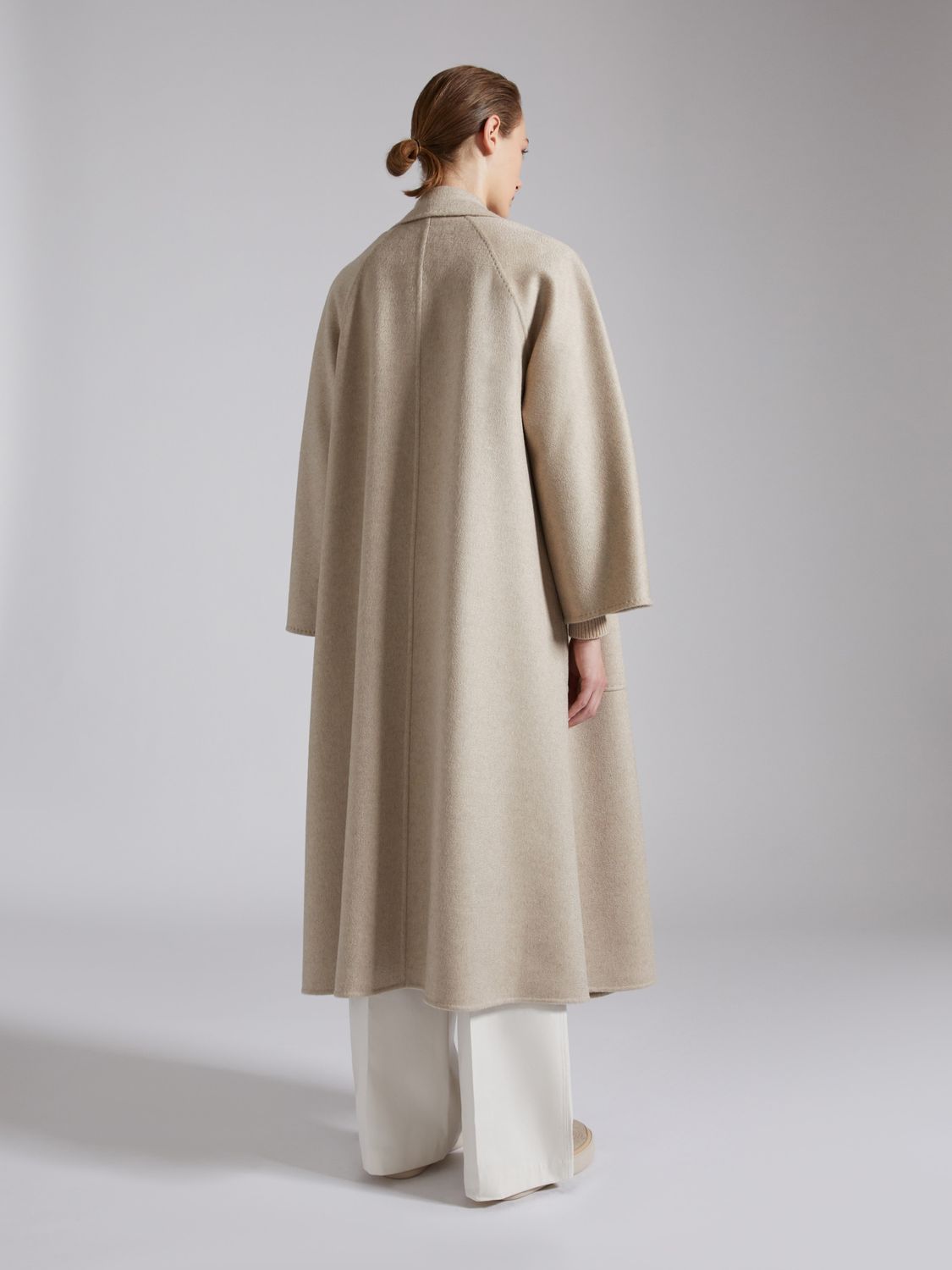 MAX MARA Luxurious Cashmere Jacket in Beige for the Modern Woman
