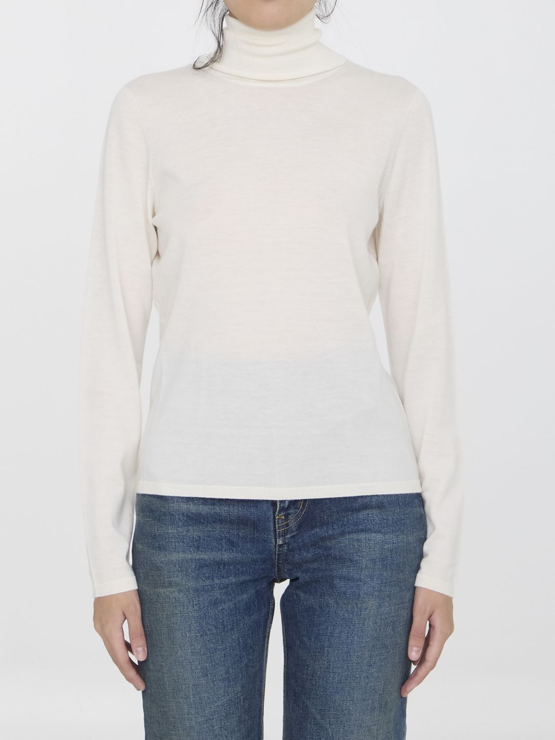 MAX MARA Essential Turtleneck Sweater in Luxurious Cashmere