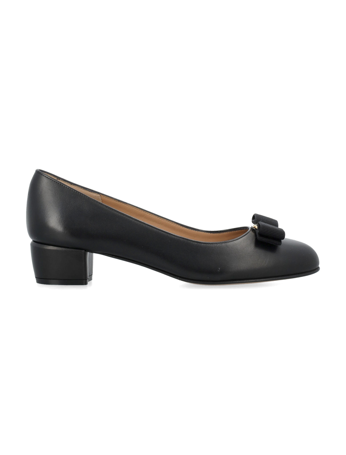 FERRAGAMO Elegant Leather Pump with Signature Bow