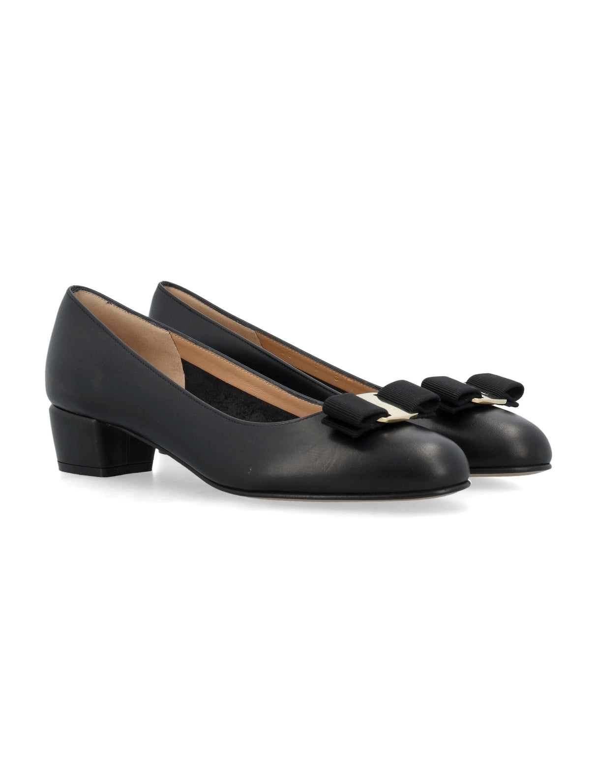 FERRAGAMO Elegant Leather Pump with Signature Bow