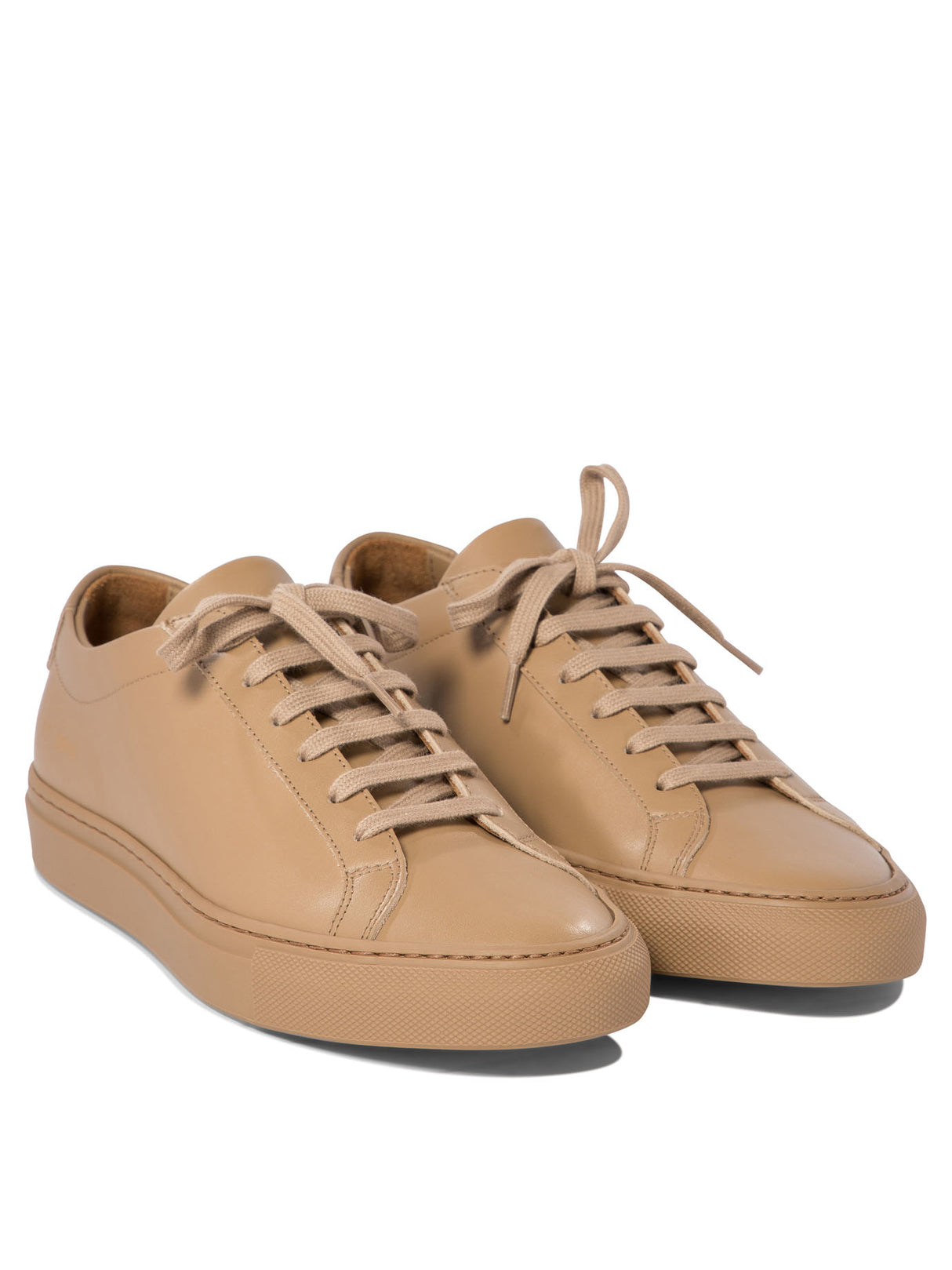 COMMON PROJECTS Elegant Minimalist Leather Sneakers