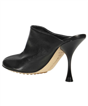 BOTTEGA VENETA Sleek and Stylish Black Flats for Women