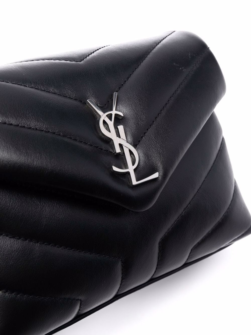 Túi xách da bò sang trọng với biểu tượng logo đặc trưng màu nero