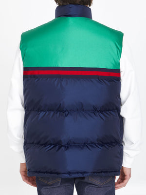 Áo gile dày lót vải nylon màu xanh và xanh lá cây với hình ảnh logo cổ điển Gucci và chi tiết web