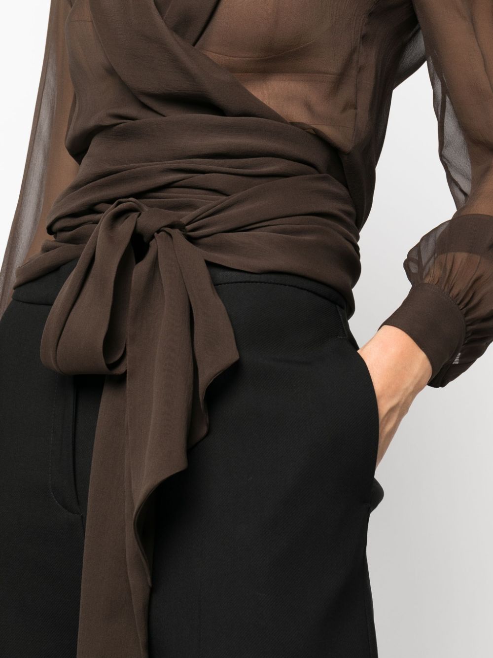 Áo khoác khoét cổ vải lụa organic màu nâu cho phụ nữ