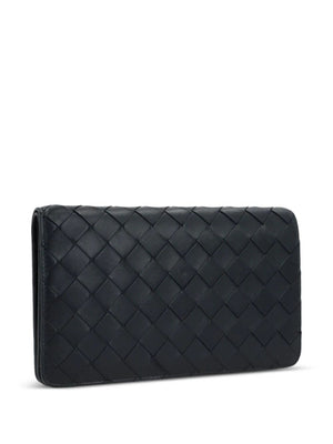 BOTTEGA VENETA Luxurious Weave Pouch Handbag for Fashionable Women