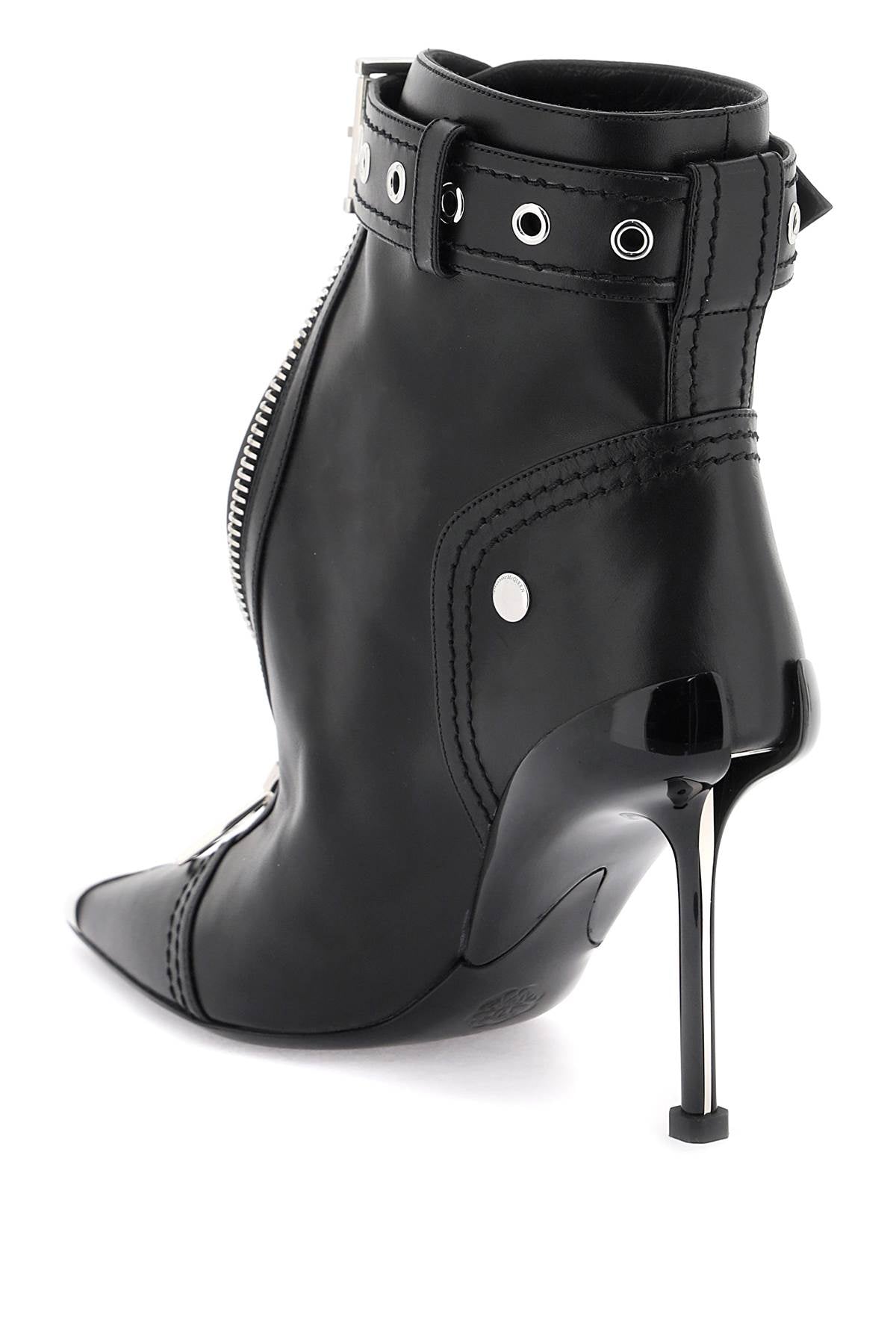 ALEXANDER MCQUEEN Modern Black Ankle Boot for Women in Pointed Design with Zipper Detail