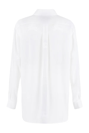 Áo silk trắng sang trọng với nút ngọc trai và phần cổ chữ V