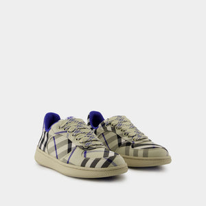 BURBERRY Terrace Women's Sneaker - Effortless Style for Fall 2024