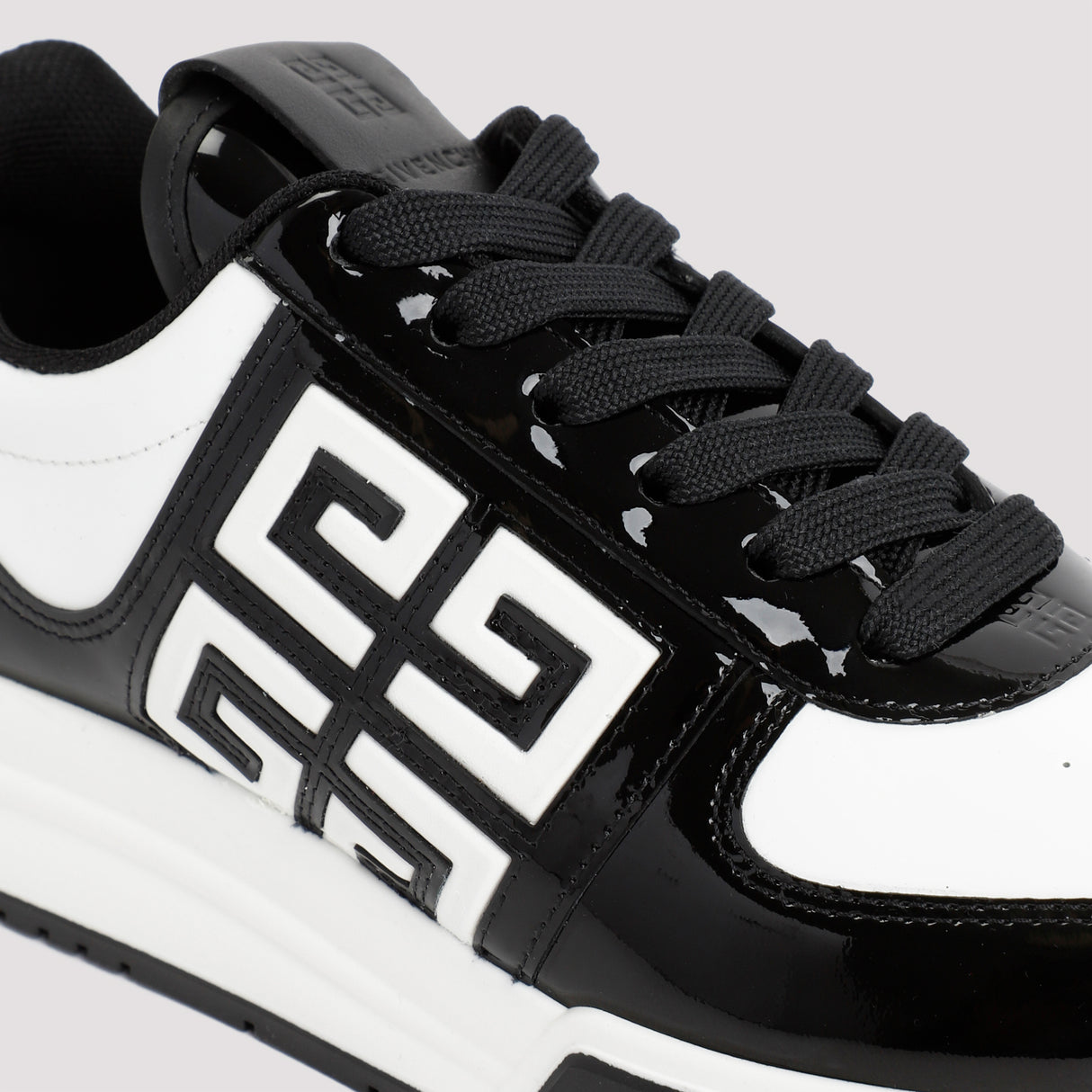 GIVENCHY Chic Low-Top Leather Sneakers