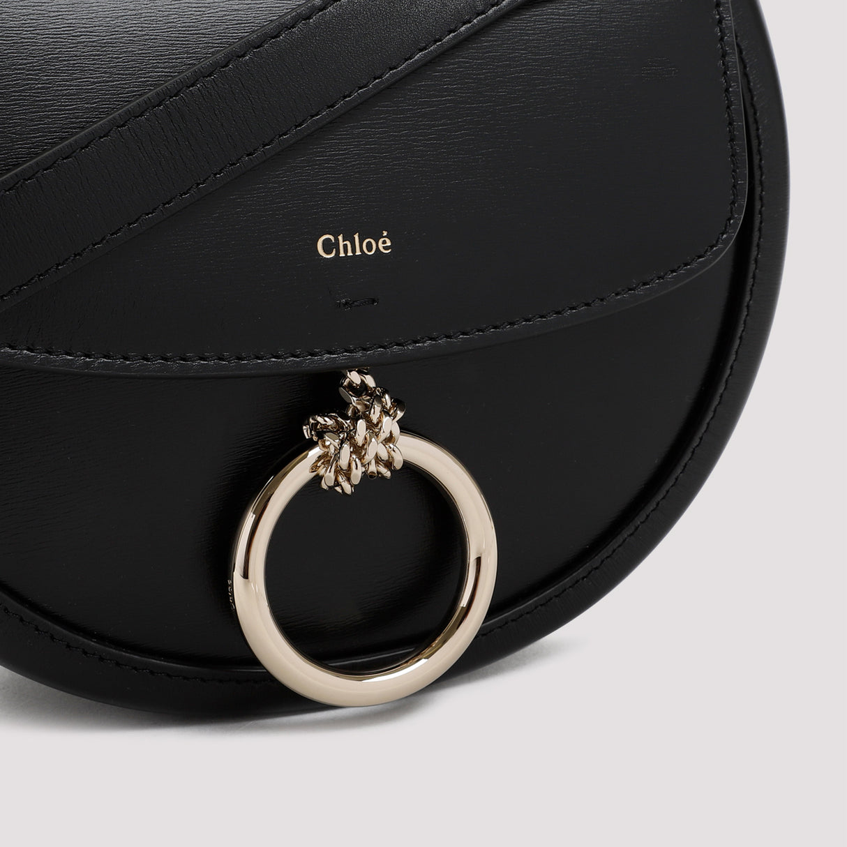 CHLOÉ Elevate Your Style with the FW23 Arlene Shoulder Handbag