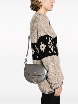 Túi xách đeo vai xám thời trang của Chloé thuộc bộ sưu tập FW23