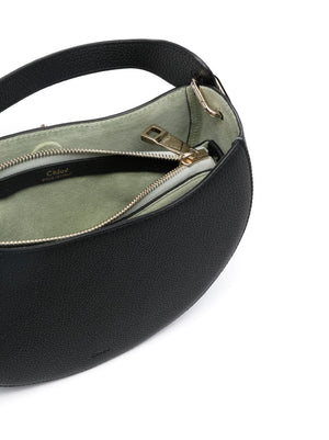 Túi xách đeo chéo da đen với đính vòng đeo