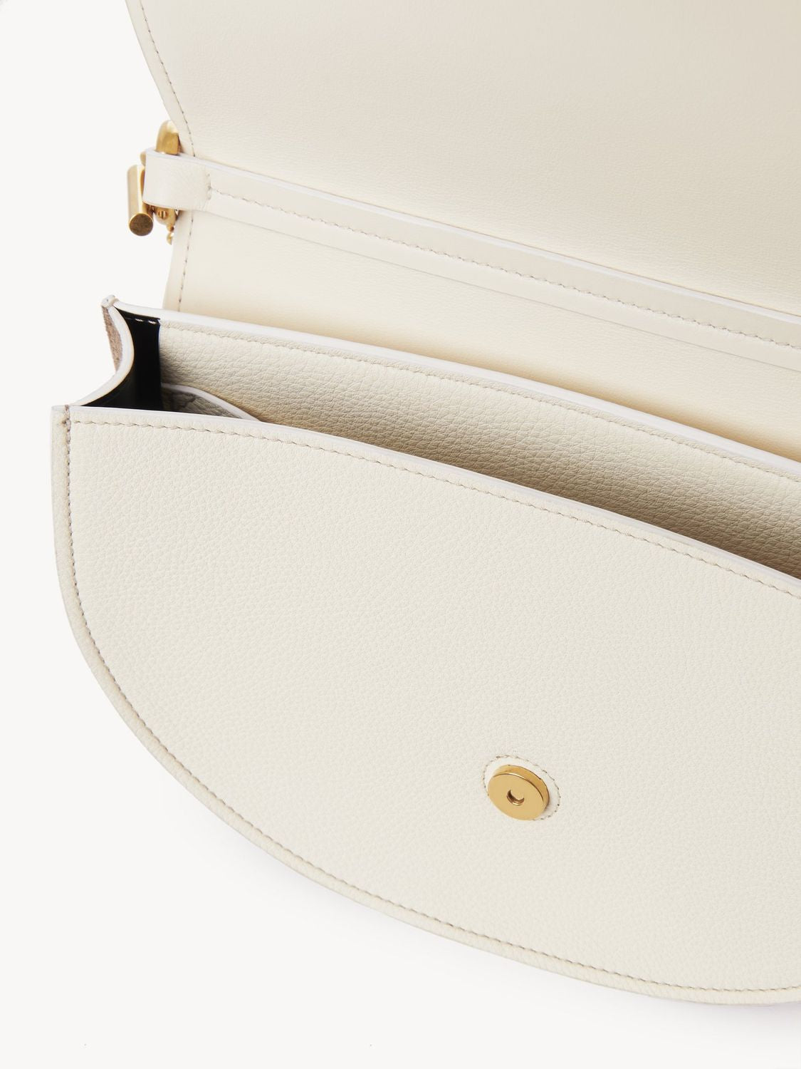 CHLOÉ Black Leather Shoulder Bag with Magnetic Closure and Gold-Tone Hardware