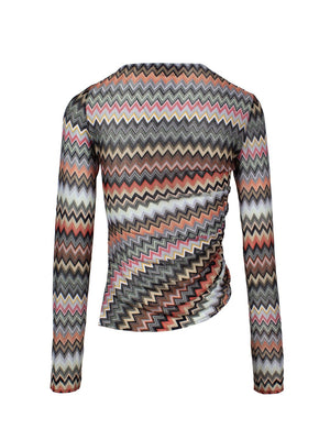 Áo thun màu sắc đa sắc với thiết kế đan chữ ký Zigzag độc đáo
