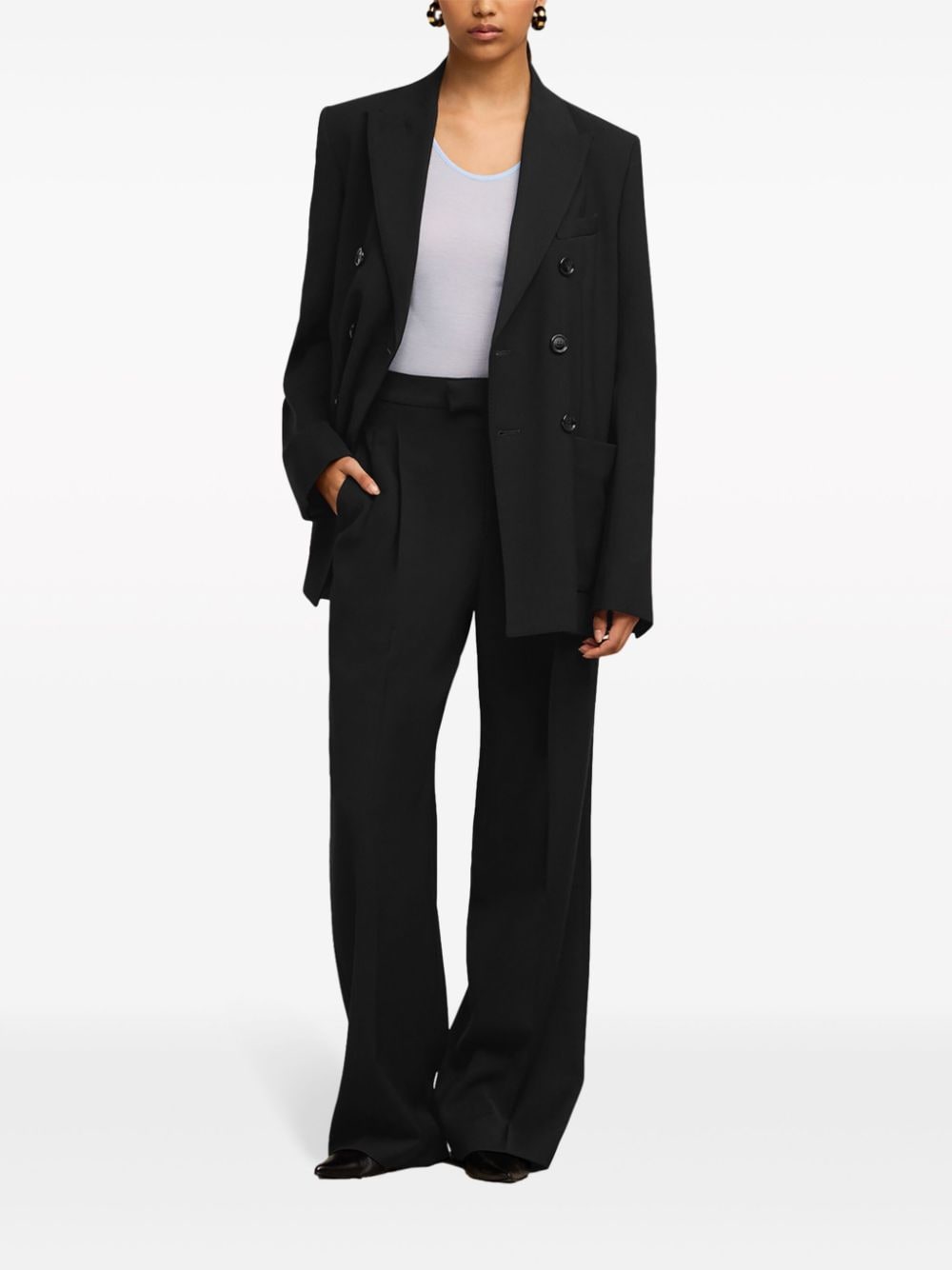 Áo khoác đen phong cách và tinh tế cho phụ nữ mùa SS24