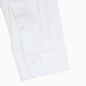 Đầm sơ mi trắng bằng cotton với thắt lưng da và túi đeo cho nữ