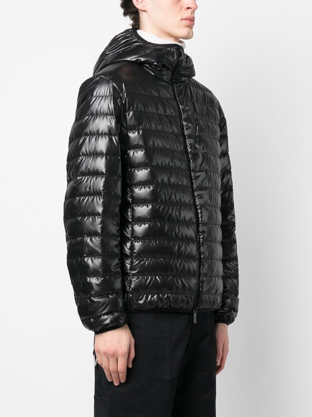 Áo khoác Moncler SS23 nhiều màu sắc cho nam giới