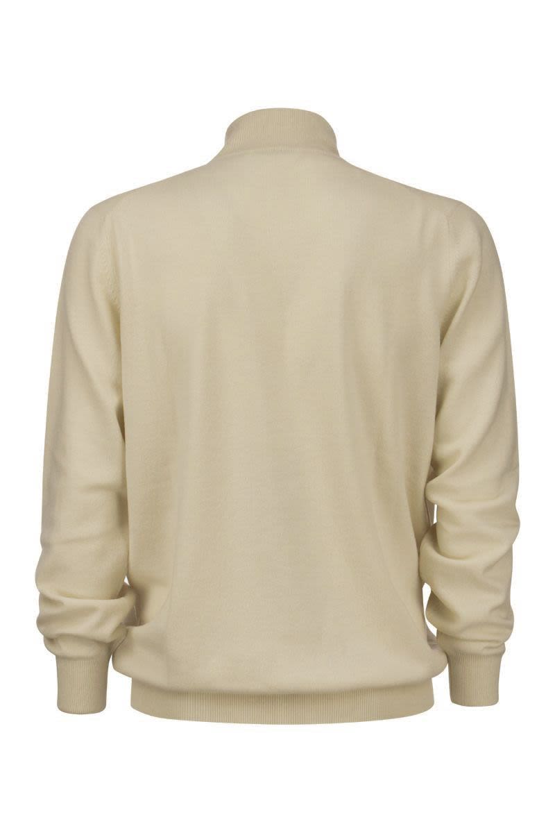 BRUNELLO CUCINELLI Luxurious Cashmere Turtleneck Sweater with Timeless Style