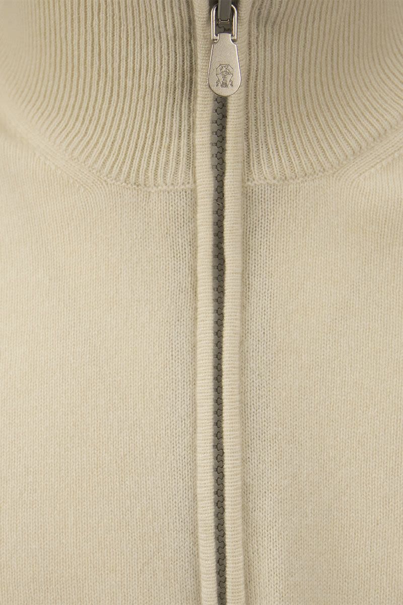 BRUNELLO CUCINELLI Luxurious Cashmere Turtleneck Sweater with Timeless Style