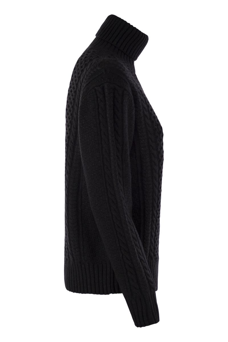 FABIANA FILIPPI Luxurious Turtleneck Sweater with Exclusive Textured Design