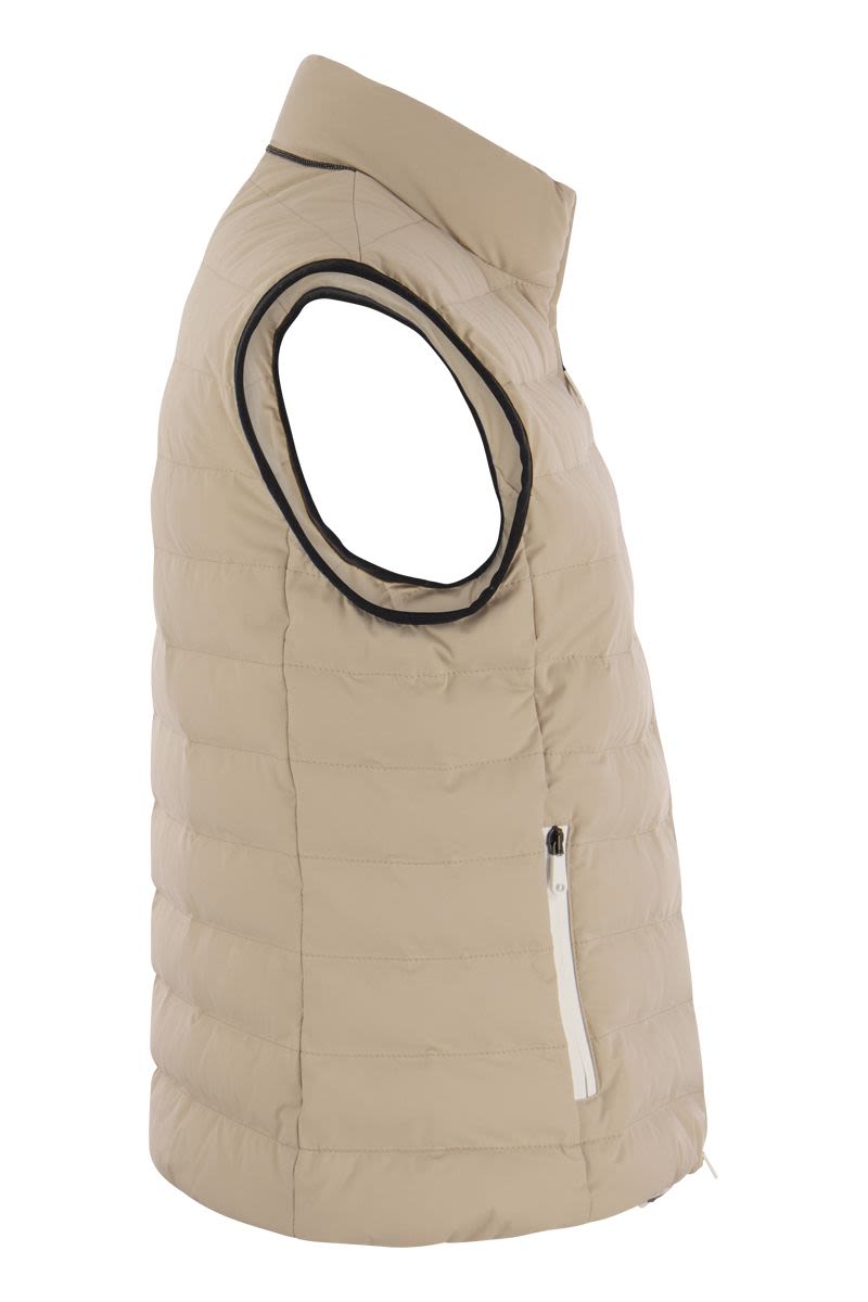 BRUNELLO CUCINELLI Luxurious Sleeveless Down Jacket with Feminine Details, Perfect for Fall and Winter