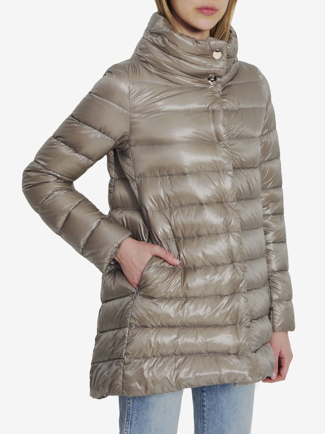 HERNO Elegant Quilted Down Jacket in Putty