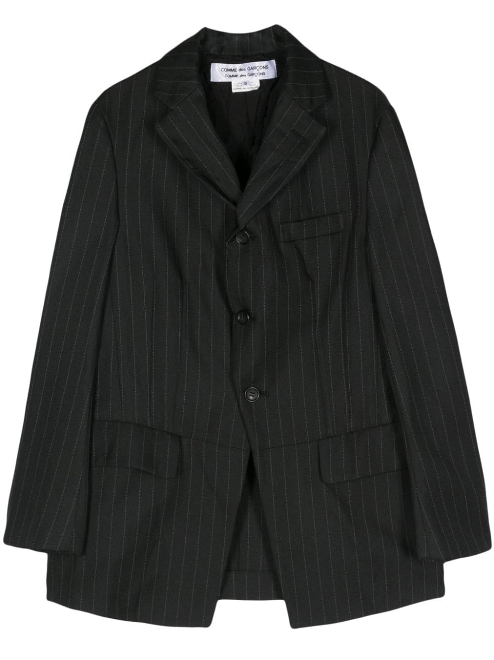 Áo khoác đen tay dài có hoạ tiết sọc nhỏ và ve áo lật