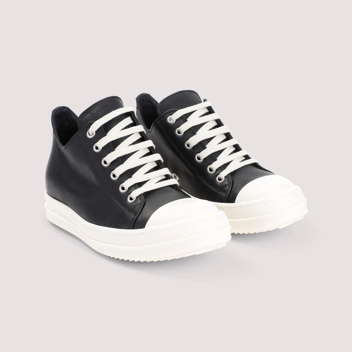 RICK OWENS Sleek Black Low Top Sneaker