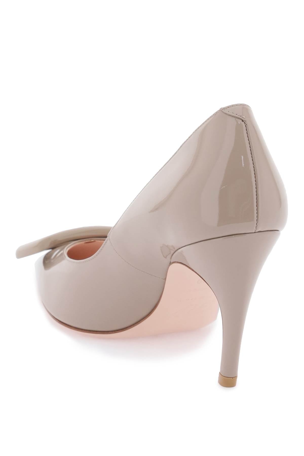 ROGER VIVIER Beige Patent Leather Pumps with Iconic Viv' Choc Buckle and Trompette Heel