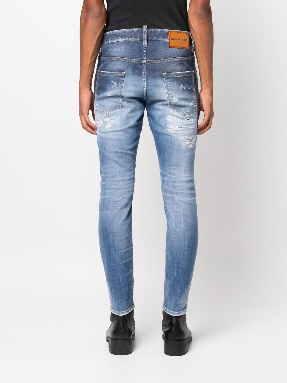 Quần jean Slim-Cut với hiệu ứng rách nhẹ cho nam của DSQUARED2