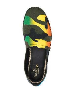 VALENTINO GARAVANI Mens Espadrilles in Multicolored Nero and Naturale for Spring/Summer 2024