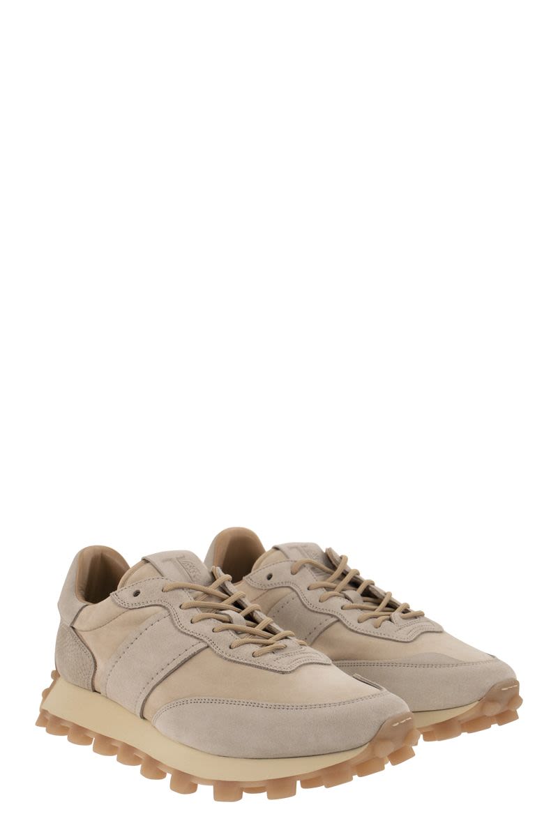 Giày Sneaker Beige Thấp Dành Cho Nam Với Phần Suede Tương Phản