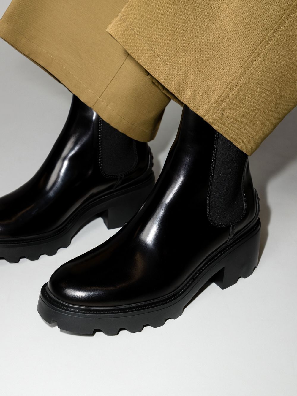 TOD'S Sleek Chelsea Leather Heel Boots