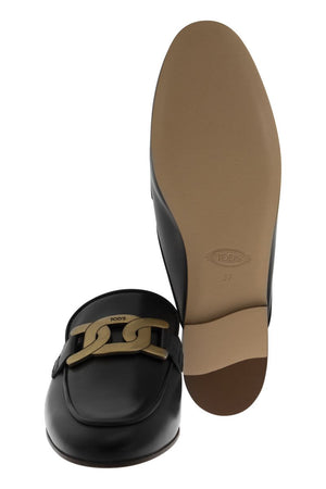 TOD'S Stylish Leather Slides with Antiqued Gold Metal Chain Detail for Women