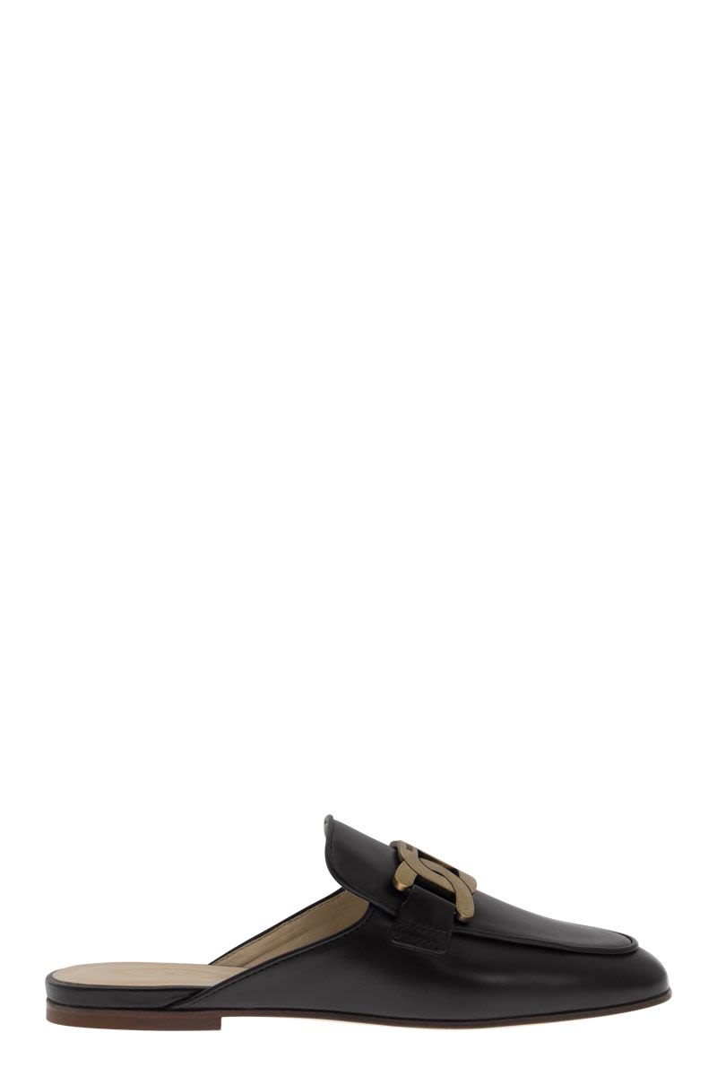 TOD'S Stylish Leather Slides with Antiqued Gold Metal Chain Detail for Women