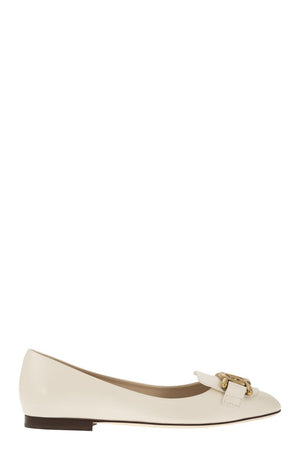 TOD'S White Leather Ballerinas with Metal Chain Detail